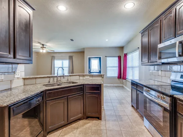 7029 Mohegan Dr, Fort Worth, TX 76179