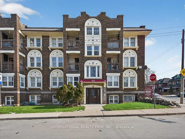 109 Balsam Ave S #4 — Photo 6