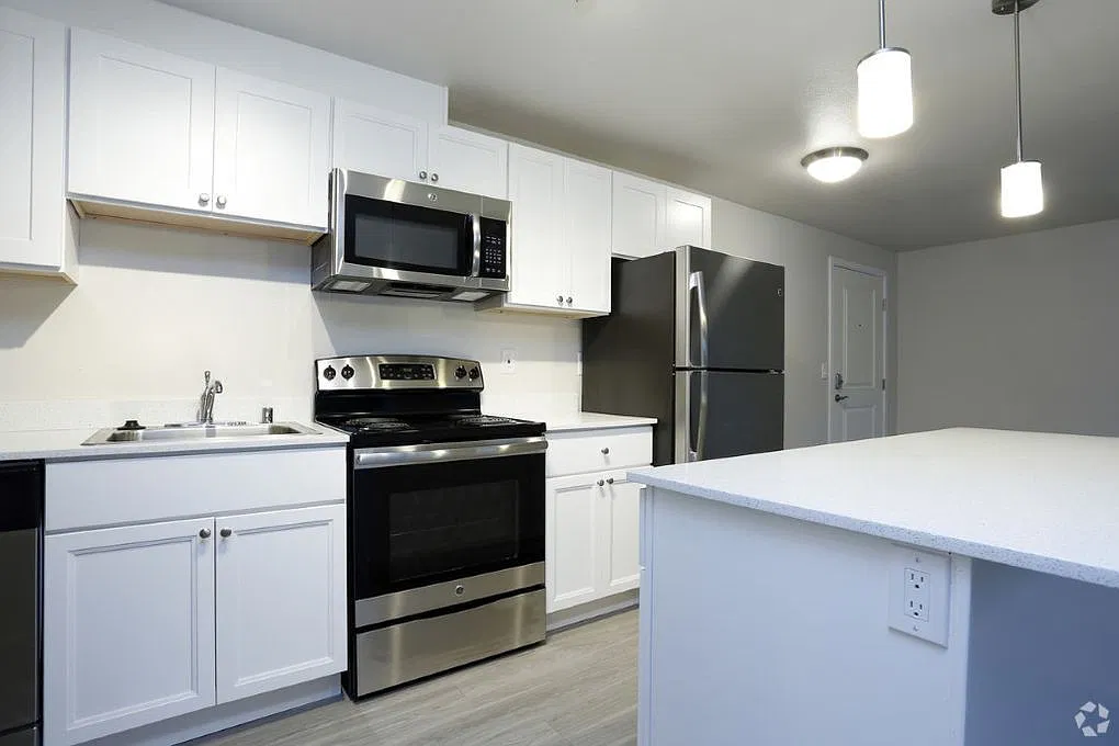 Azure Apartments — Photo 2