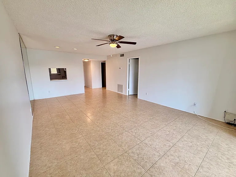 120 Lake Evelyn Dr — Photo 7