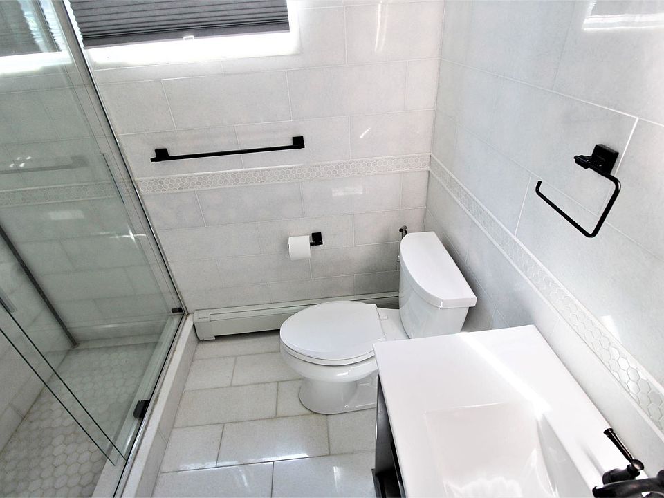 1st image of 11 Centre Ave Floor 2