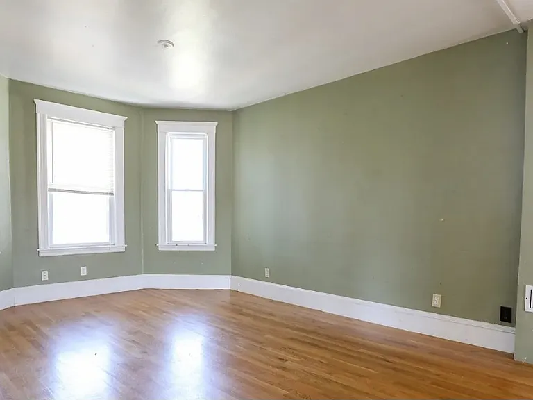51 Leicester St #2 — Photo 2