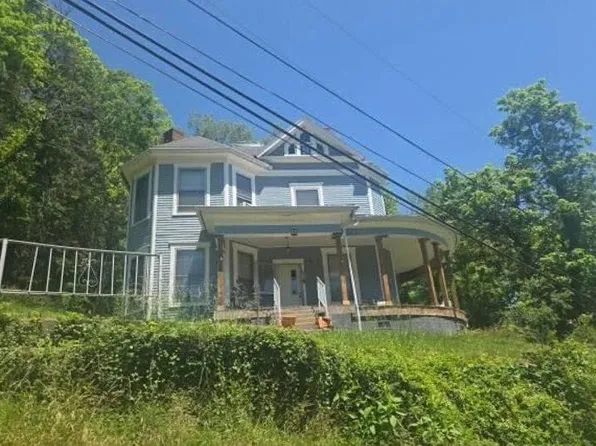 61 W High St, Salem, WV 26426