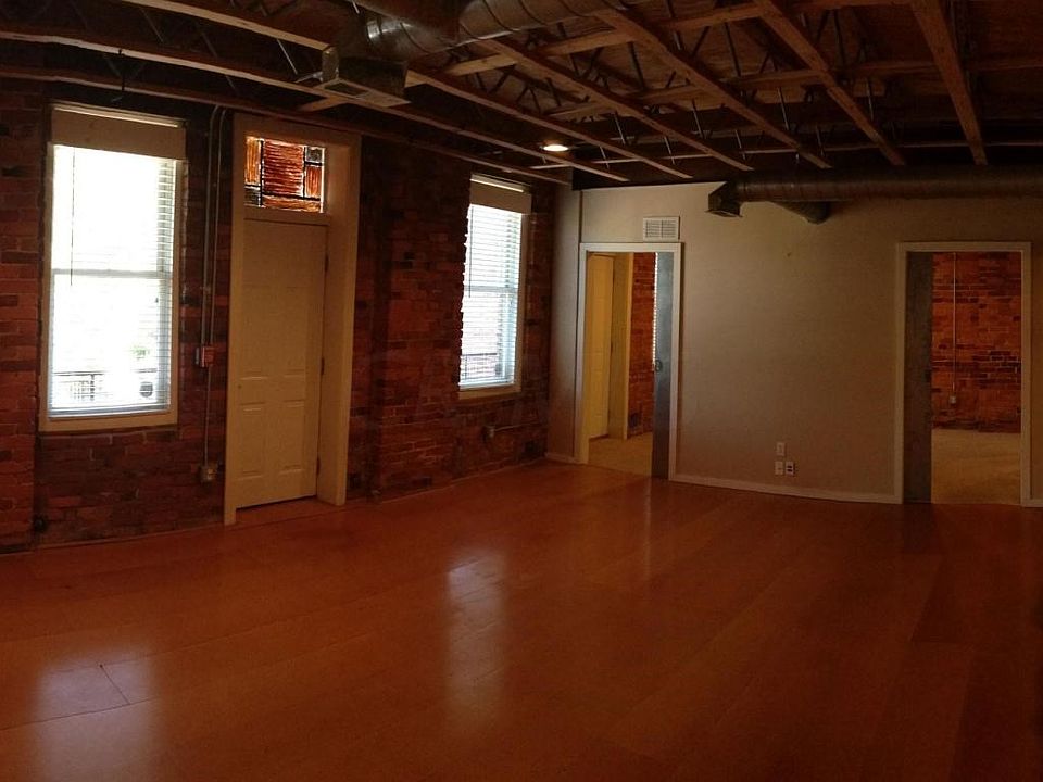 1st image of 956 N High St