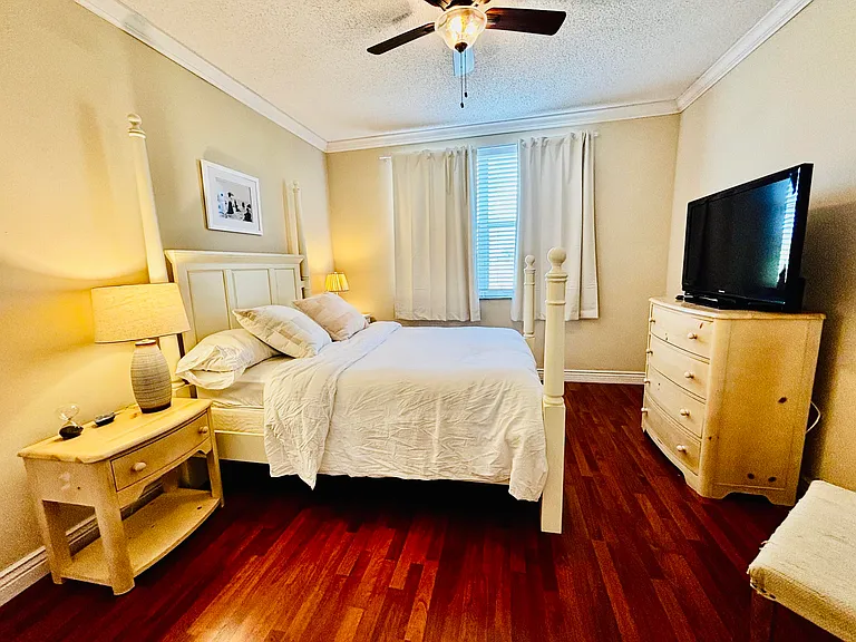 2060 Greenview Shores Blvd #303 — Photo 12