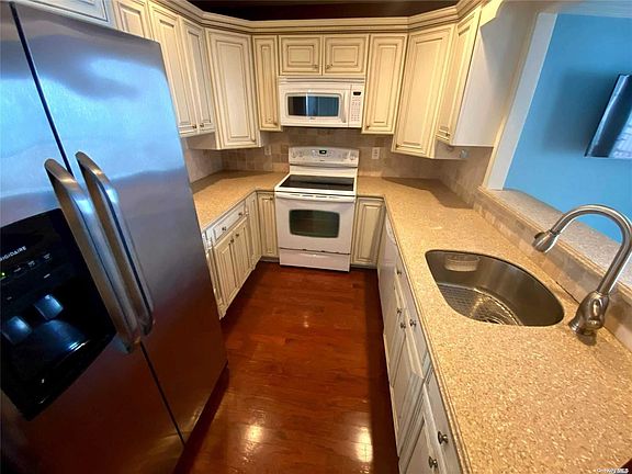 4th image of 100 W Broadway APT 3P