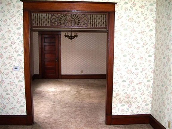 5th image of 2229 Redwood Ave