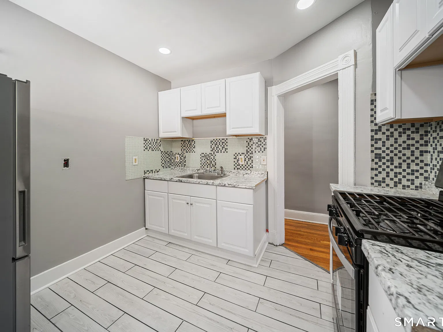 3 bed, 1.0 bath, 1250 sqft, $2,500 — Photo 3