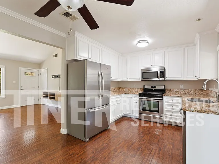8950 Salmon Falls Dr — Photo 3