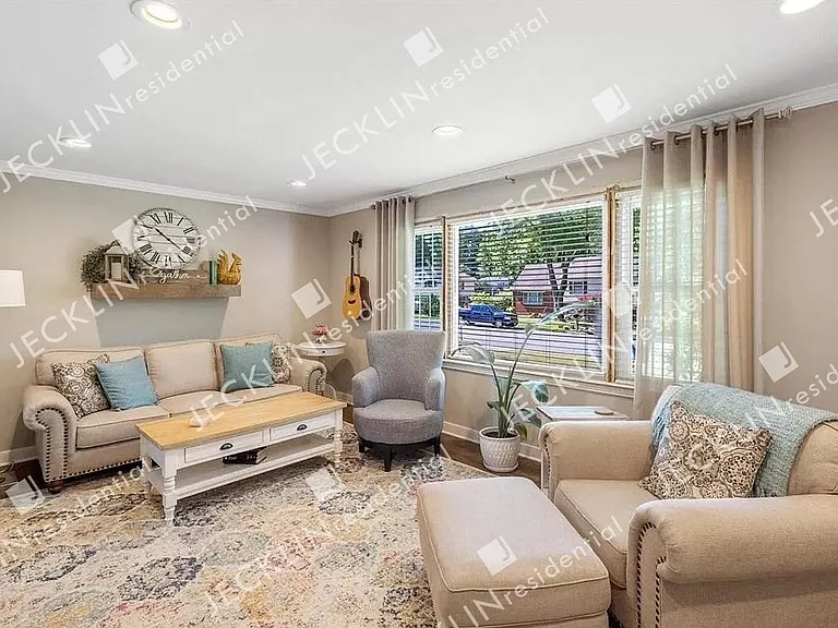 8410 Freestone Ave — Photo 6