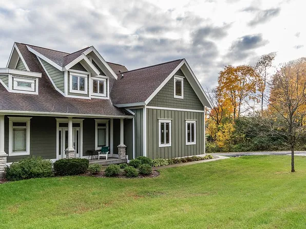 319 Inverness Terrace Ct, Baraboo, WI 53913