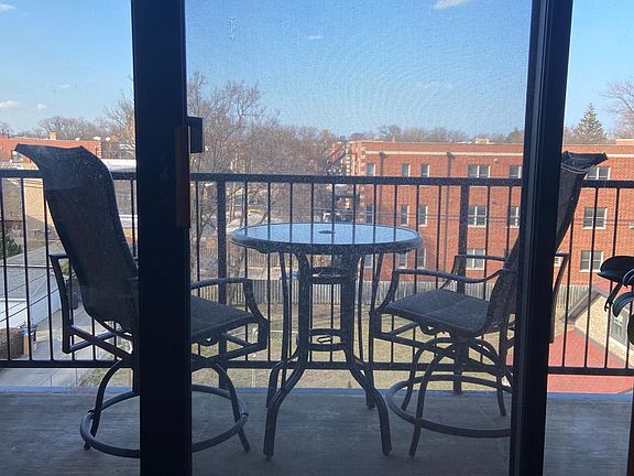 5th image of 2306 W Touhy Ave #405