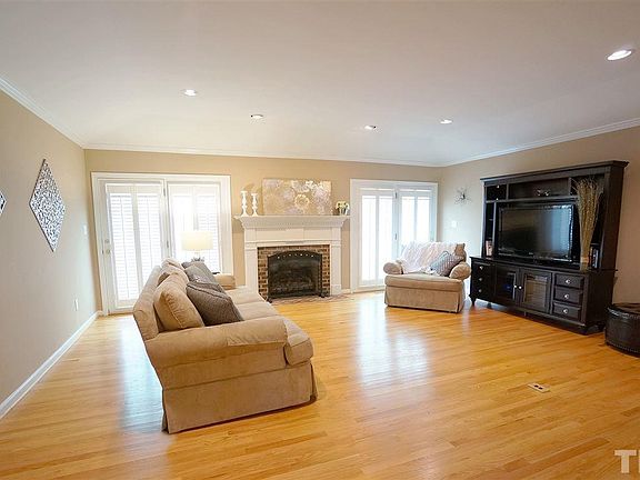2nd image of 4131 Somerset Dr