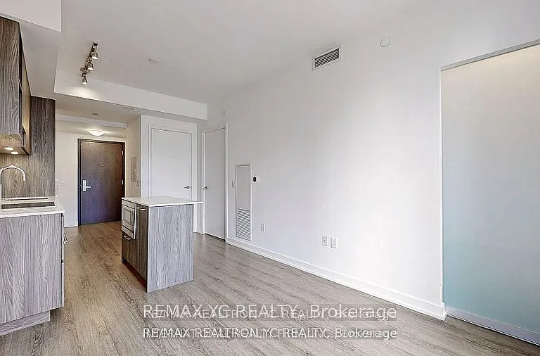 1 Yorkville Ave #710 — Photo 10