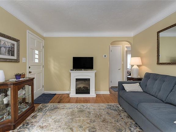 5th image of 525 Huntmere Dr
