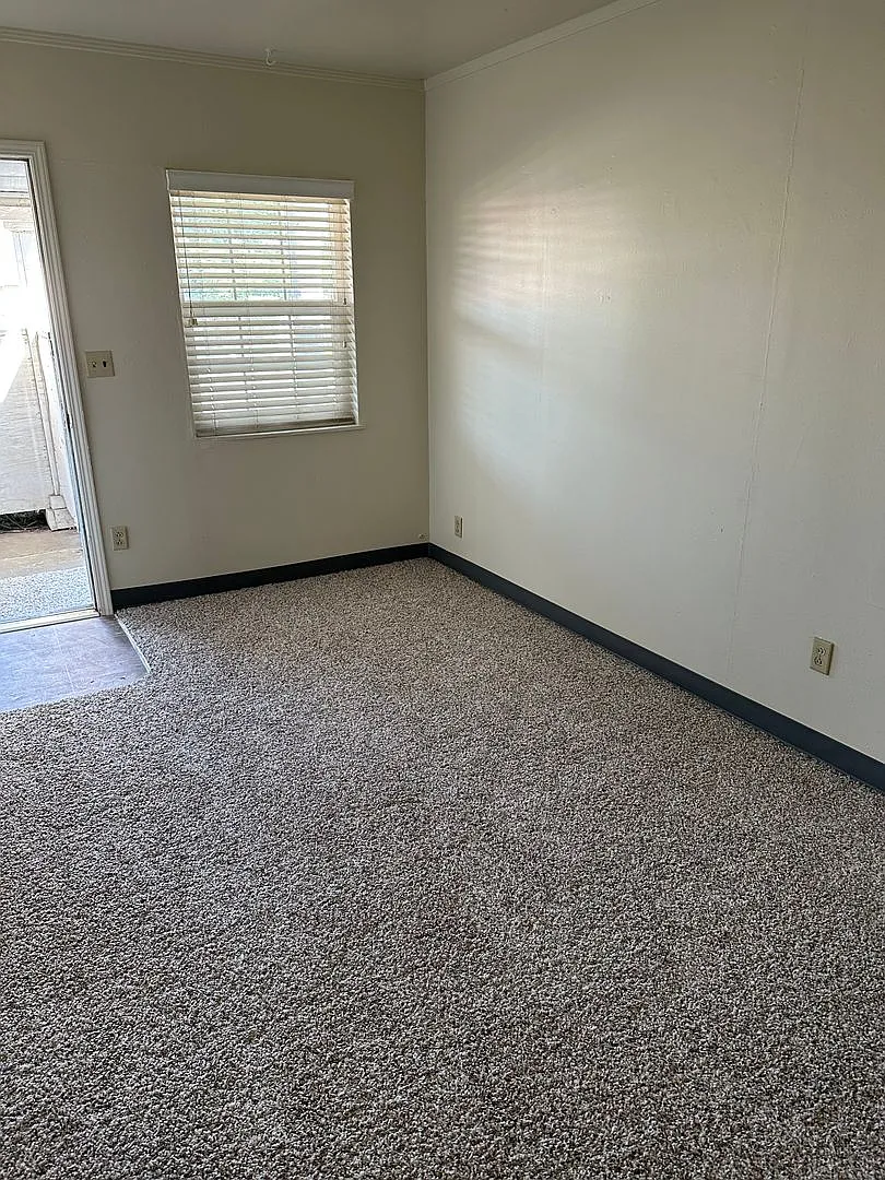 630 Frontage Rd — Photo 4