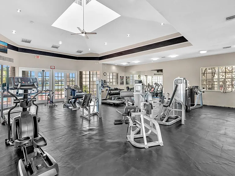 2810 N Oakland Forest Dr #104 — Photo 55