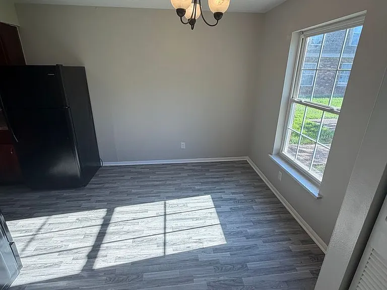 Naveen Pine Apartments — Photo 45