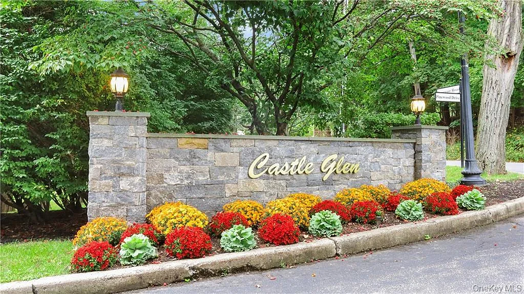 3 bed, 2.5 bath, 2400 sqft, $6,000 — Photo 2