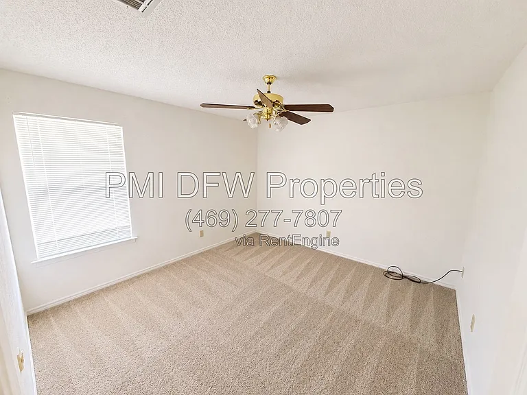 2332 Boardwalk Dr — Photo 7