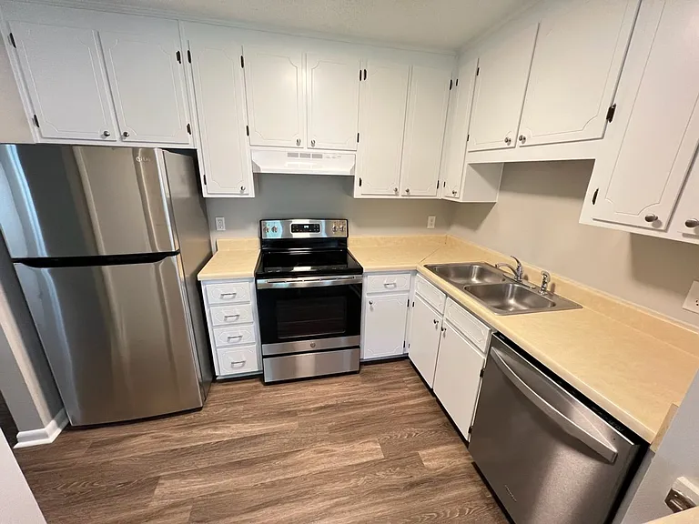 Ligon Apartments- 2900 Ligon St — Photo 3