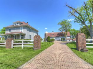 2102 N Riverside Dr, McHenry, IL 60051
