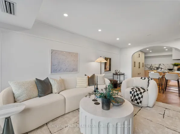 260 Heath St W #Townhouse 13, Toronto, ON M5P 3L6