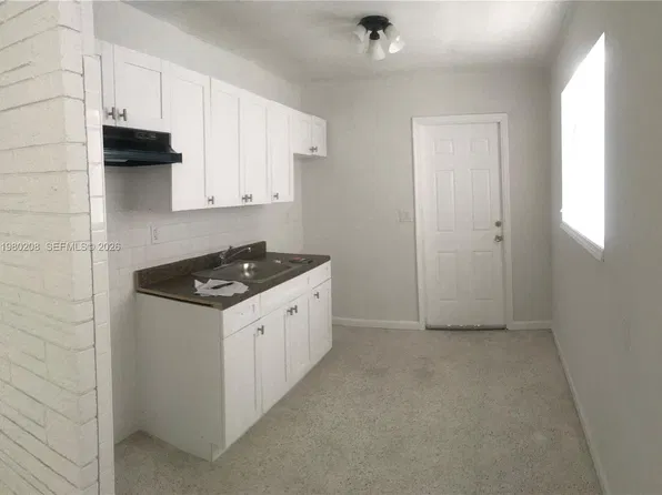 752 NW 3rd Ct, Hallandale Beach, FL 33009