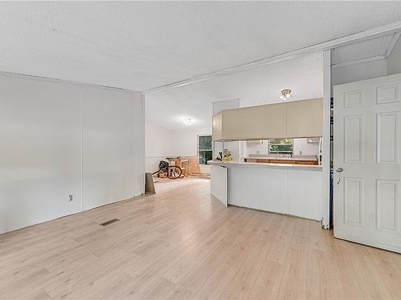 4th image of 57 Center Ln