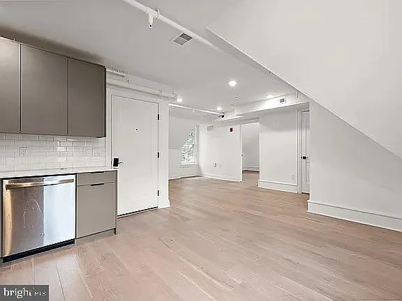 Building Photo - 1308 State St #6
