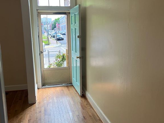 2nd image of 818 W Clay St