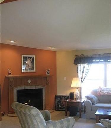 5th image of 369 Far Hill Dr
