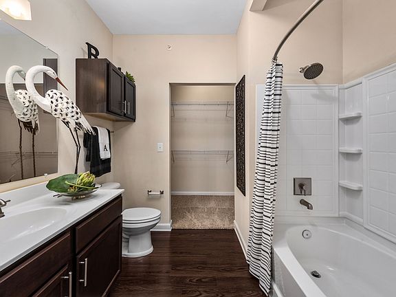 5th image of 2205 W Walker St APT 3125