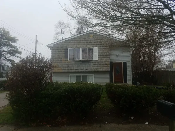 28 Jamaica Ave, Wyandanch, NY 11798