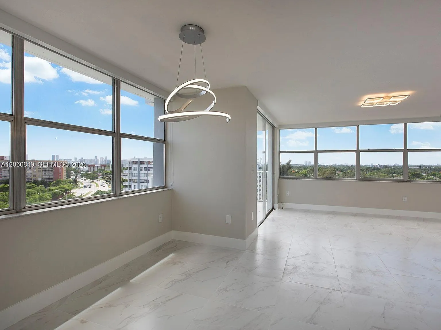Wilshire Condo — Photo 4