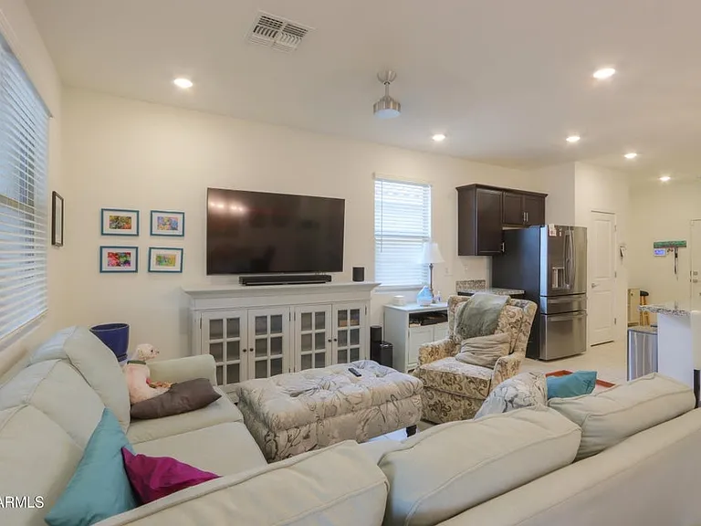 41575 W Saguaro Dr — Photo 8