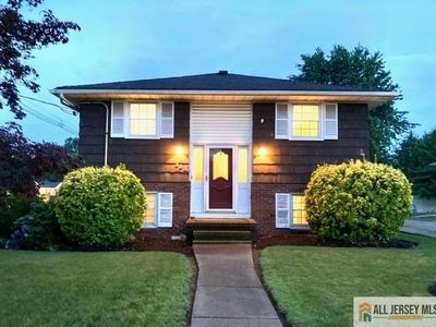 323 Green St, Woodbridge, NJ, 07095