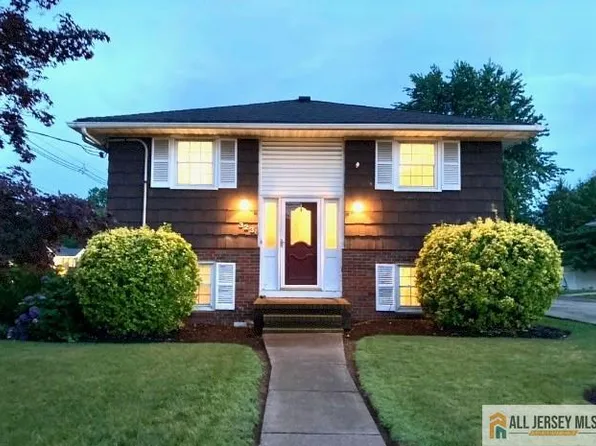 323 Green St, Woodbridge, NJ 07095