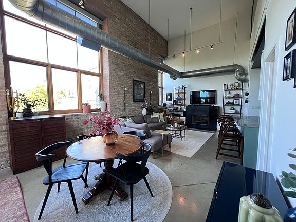 Dining room / living room