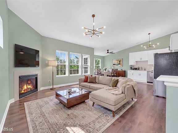 4th image of 1331 Acorn Dr
