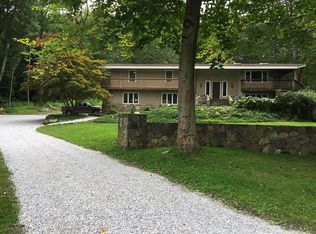 101 Castle Hill Rd, Newtown, CT 06470