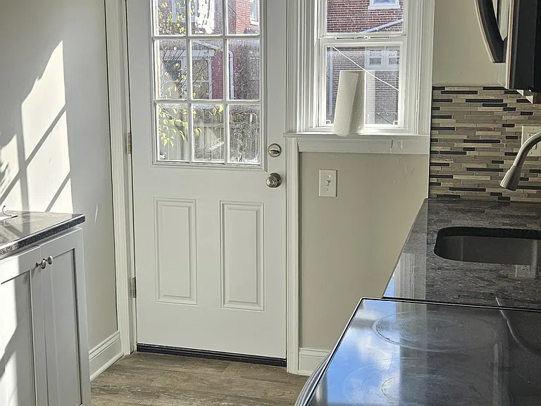 534 E Frederick St — Photo 3