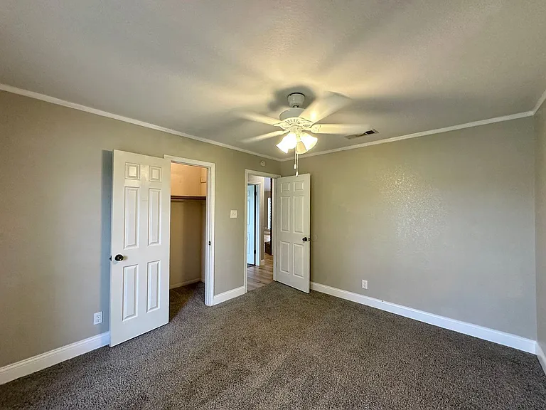 1818 Diana Ln — Photo 37