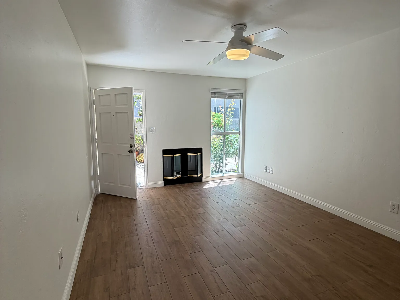 1070 Tourmaline St — Photo 2