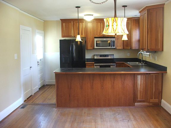 2nd image of 1016 W 45th St