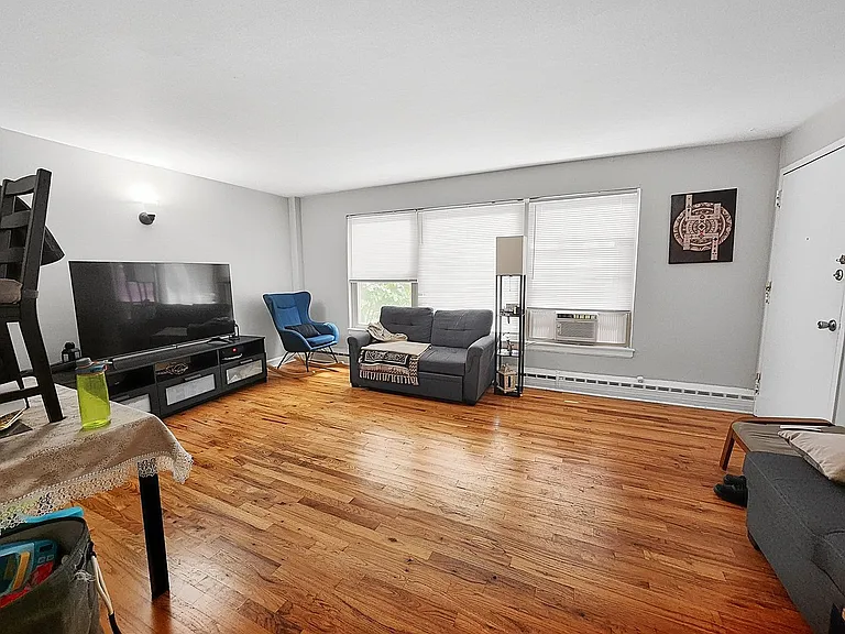 2104-24 W. Foster Ave — Photo 13