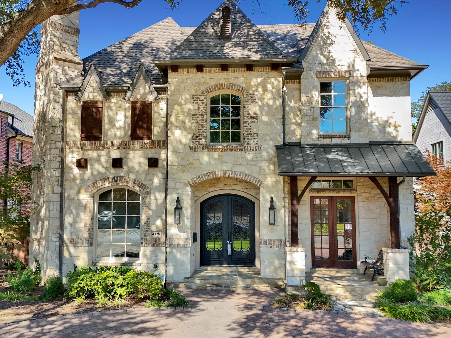 5 bed, 6210 sqft, $18,000 — Photo 1