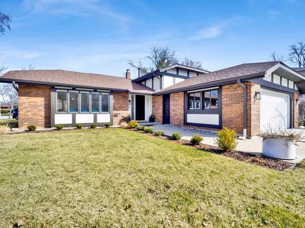 5731 Doe Cir, Westmont, IL 60559