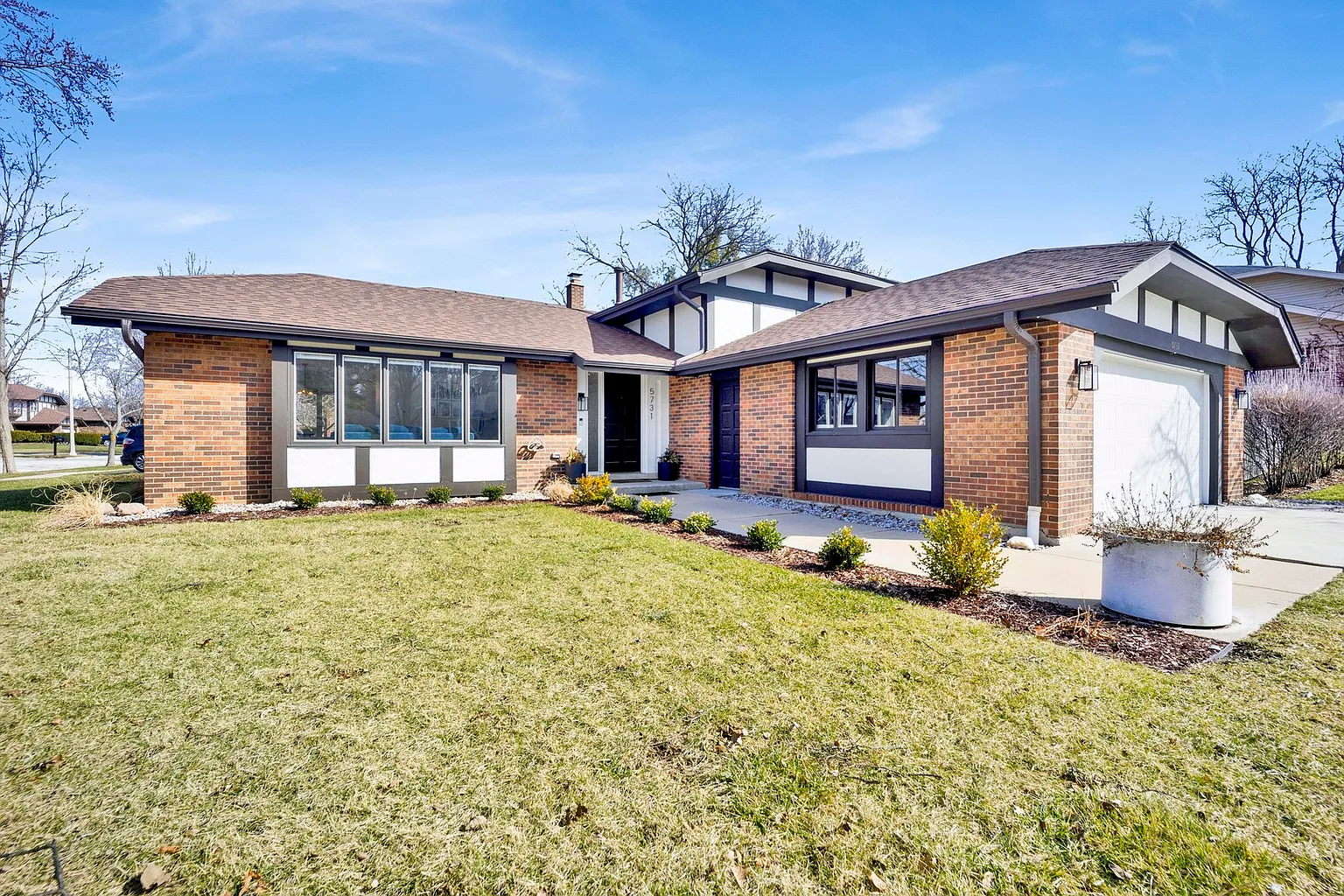 5731 Doe Cir photo 1