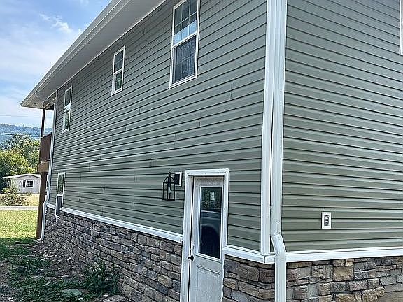 3rd image of 176 Pine Ave #92 & 93